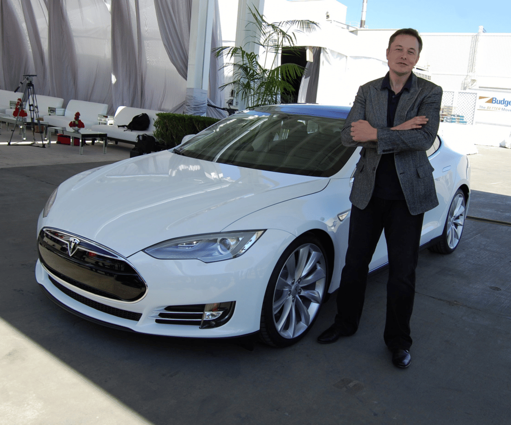 Vendas de carros da Tesla fabricados na China triplicam em agosto